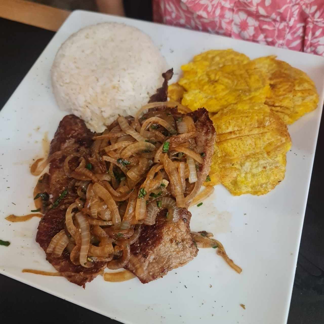 Bistec encebollado