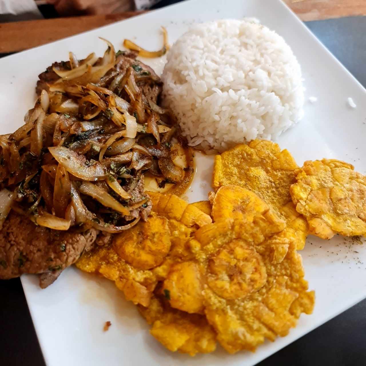 Carnes - Bistec Encebollado