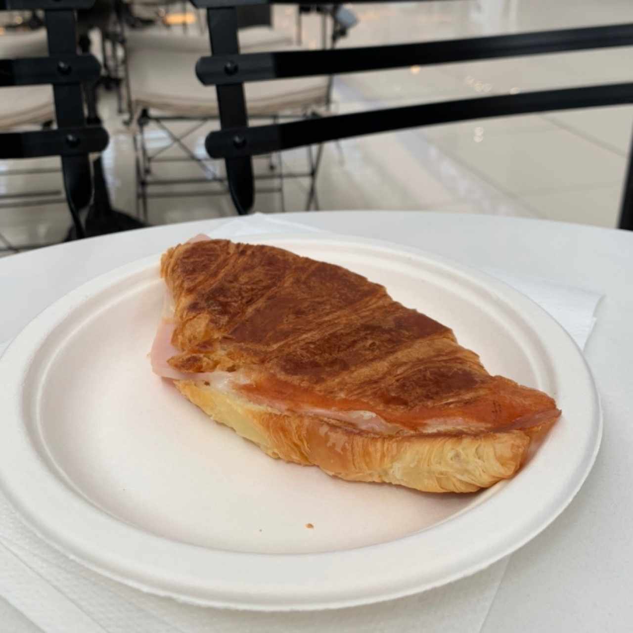 Croissant de jamón y queso