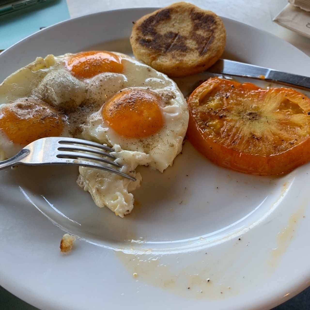 huevos arepa y tomates