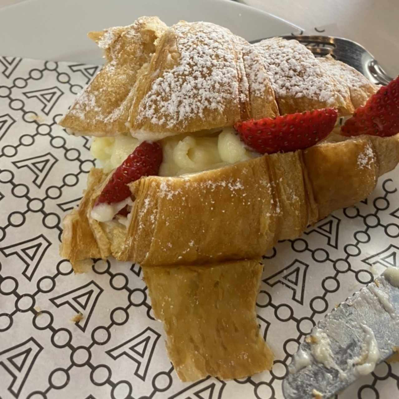 Croissant de fresas con crema