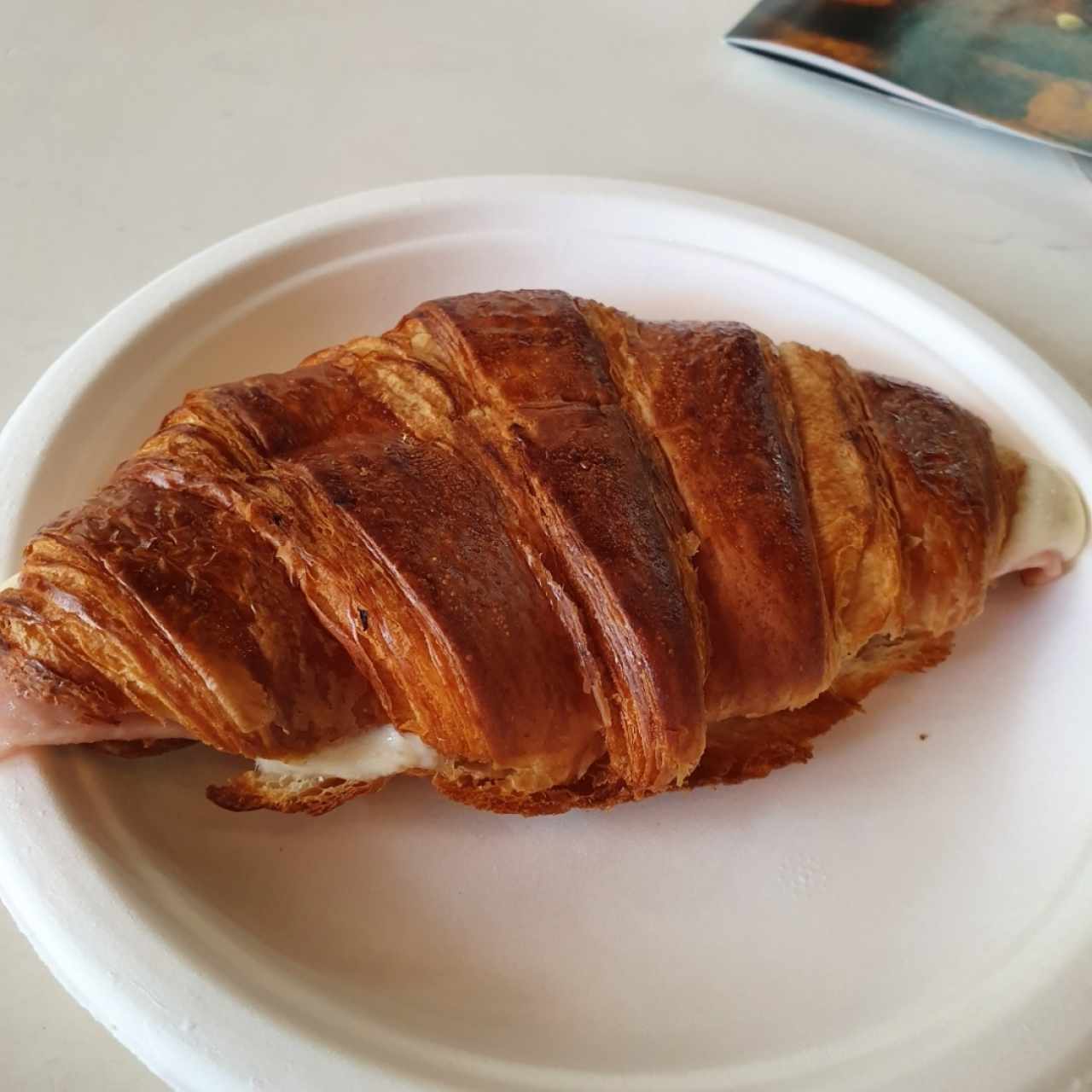 croissant jamón con queso 