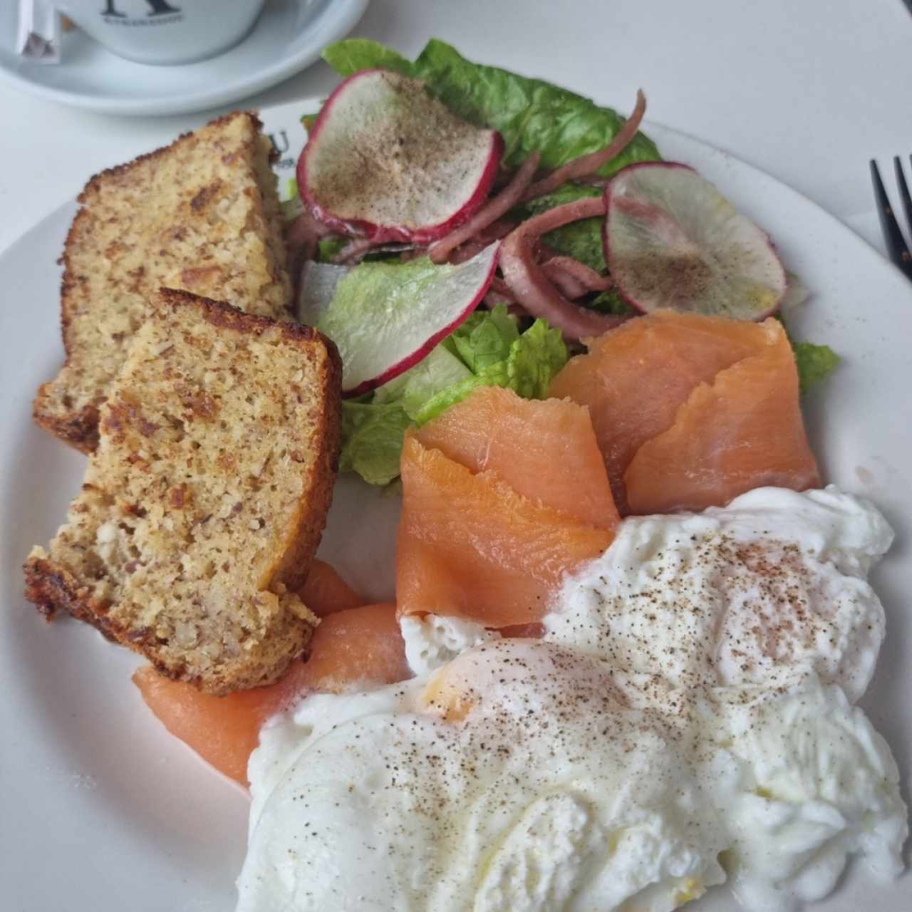 huevos pochados con salmón