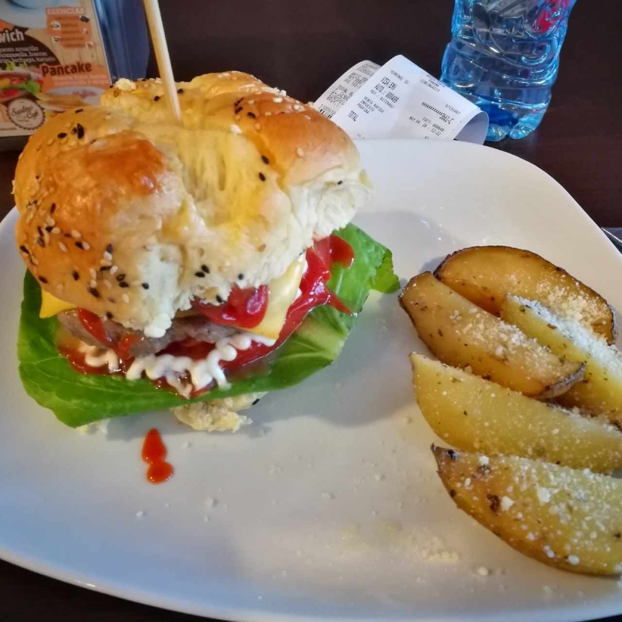 Hamburguesa de carne del día.