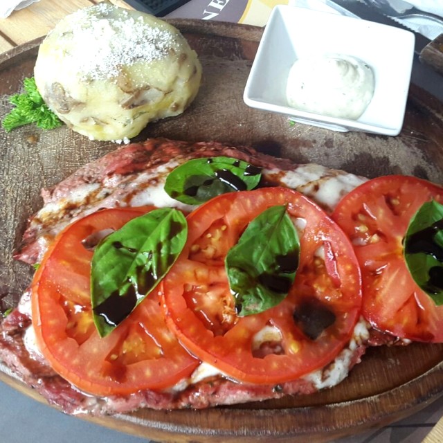 Platos fuertes - Milanesa caprese