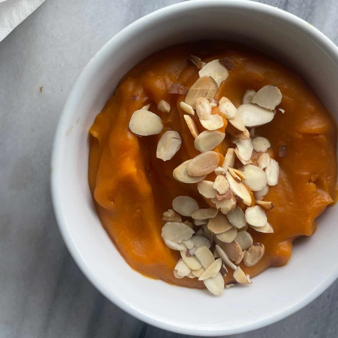 Puré Cremolso de Camote con Almendras