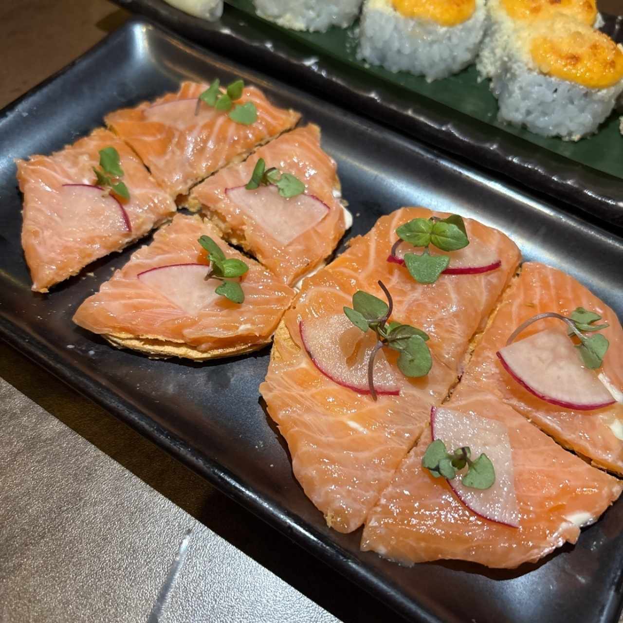 Salmon pizza 