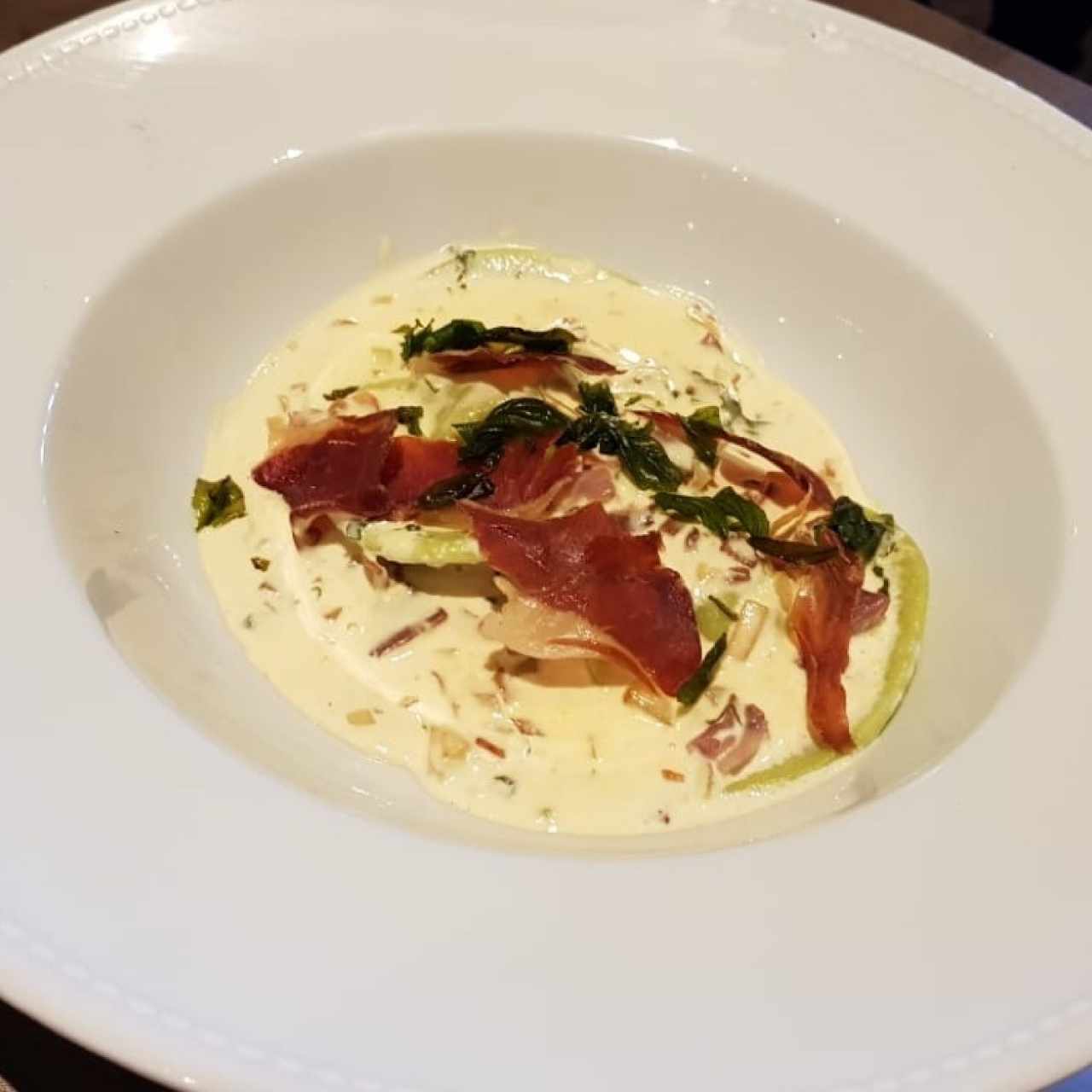 Ravioloni relleno de burrata y tomates secos