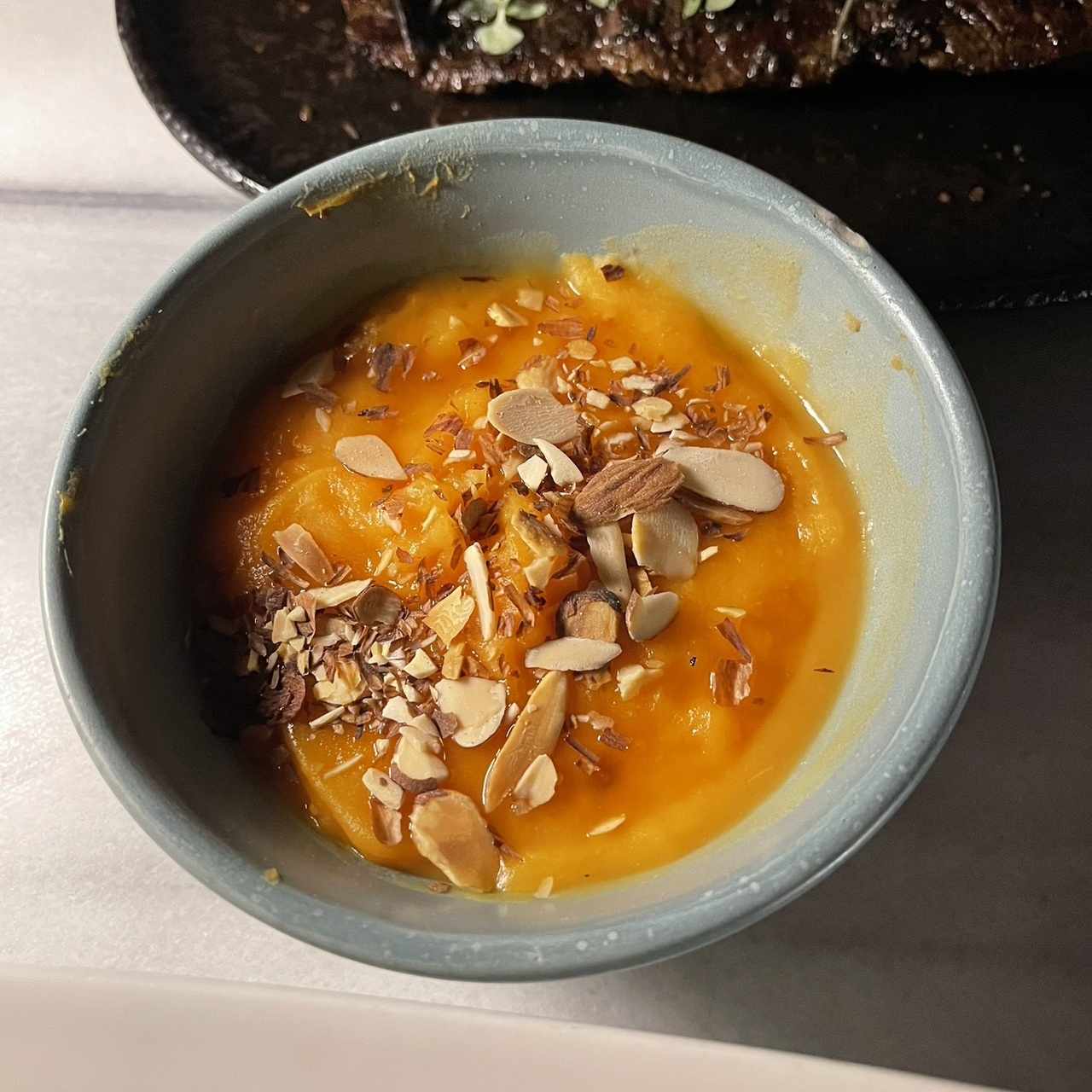 Puré Cremoso de Camote con Almendras