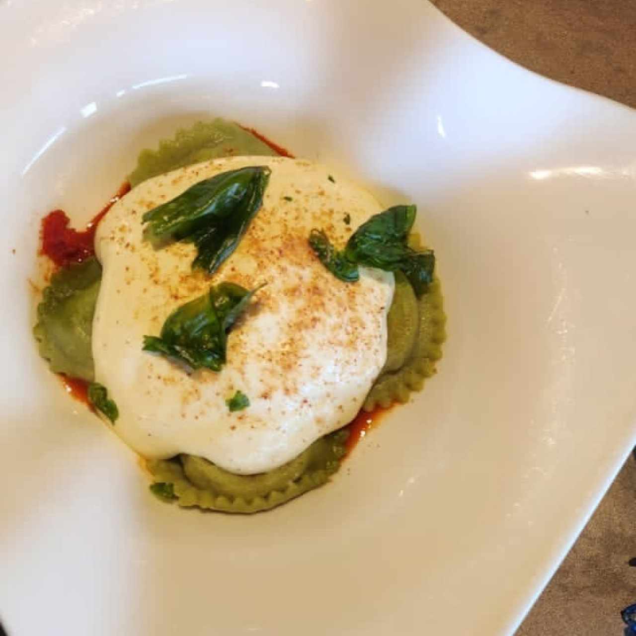 Ravioloni relleno de Burrata y Tomates Secos