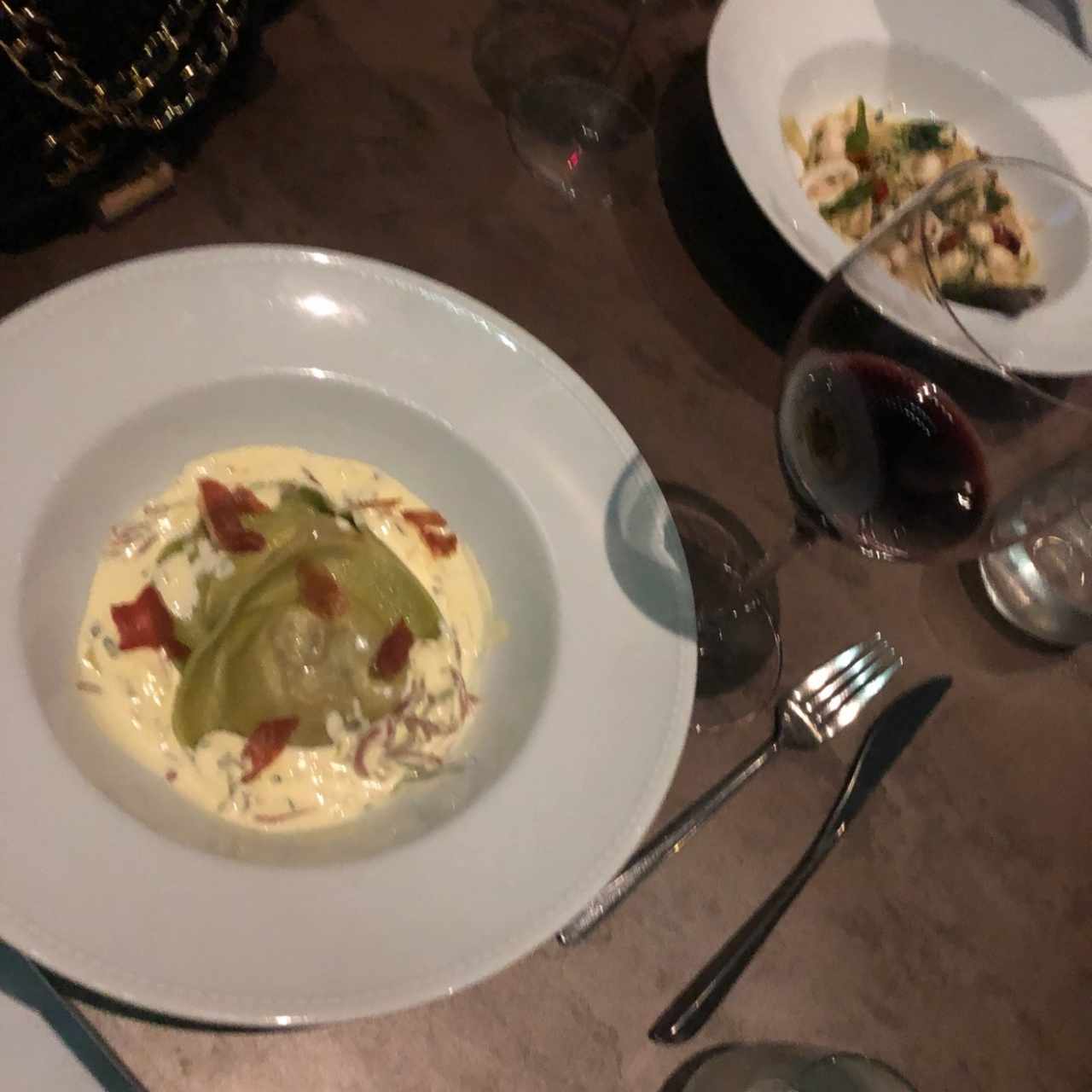 Ravioloni relleno de burrata y tomates secos