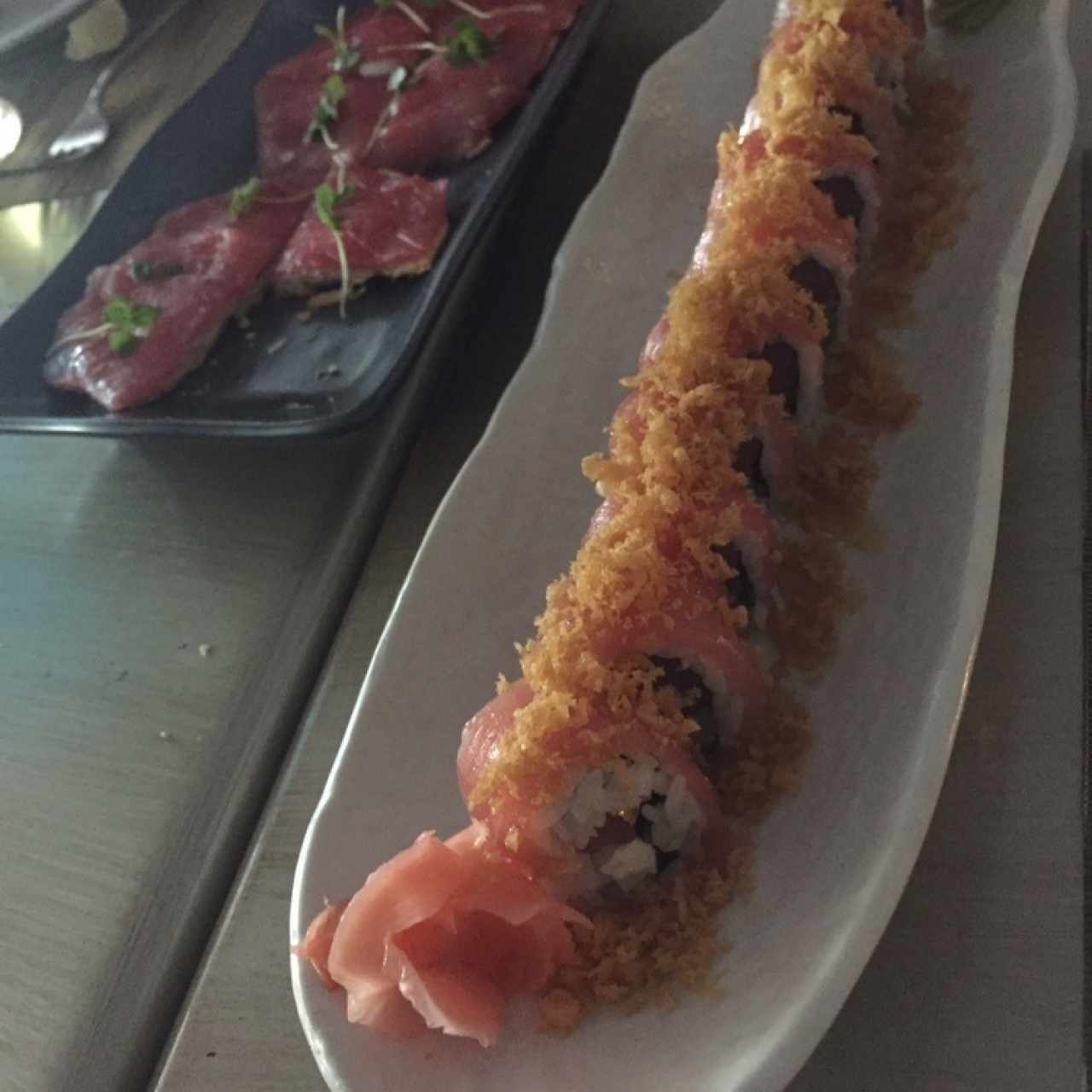 Tuna pizza y sushi