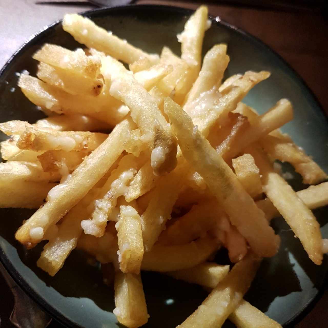 Papas francesas con perfume de trufas y Granna Padano