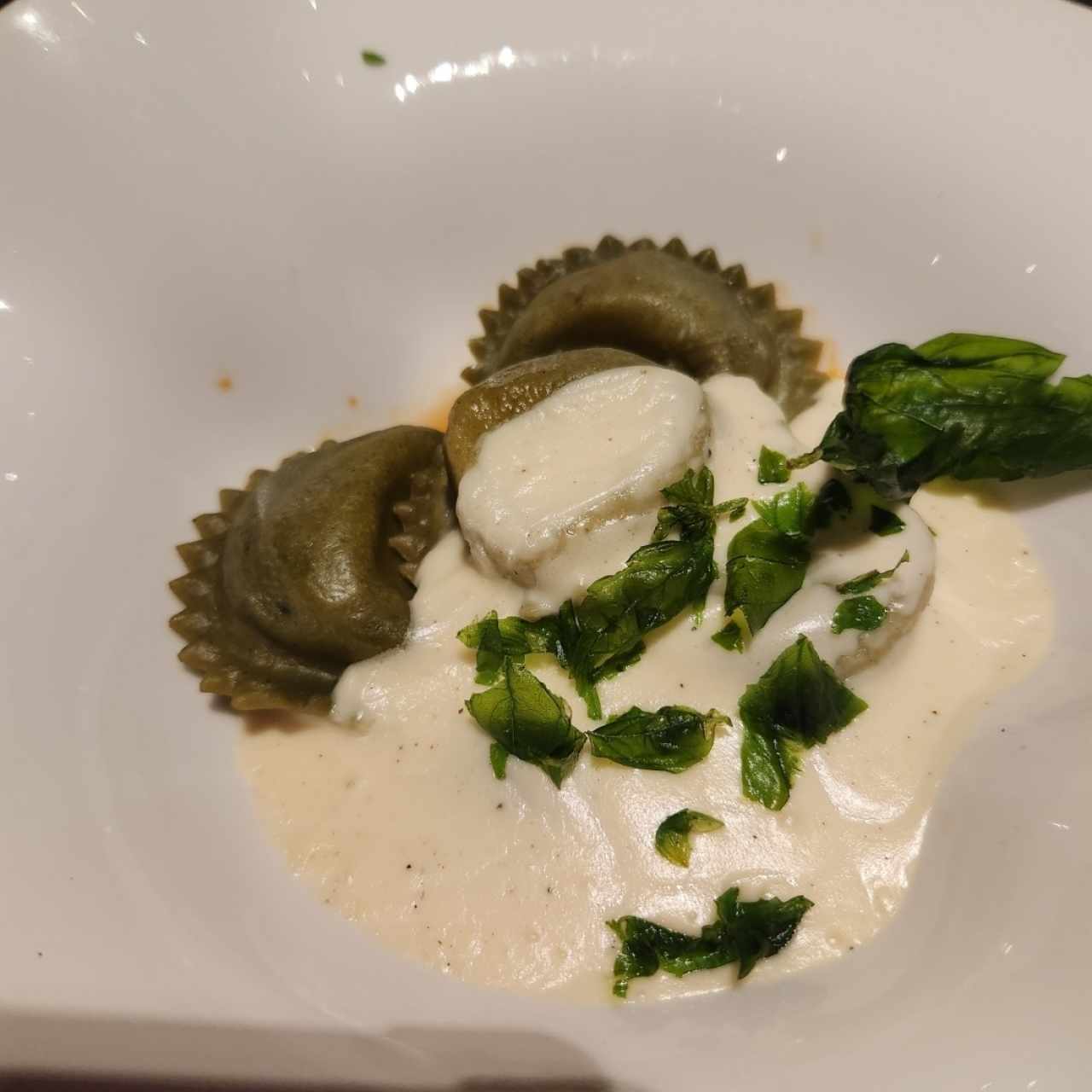 Ravioloni relleno de Burrata y Tomates Secos (Disponible KF)