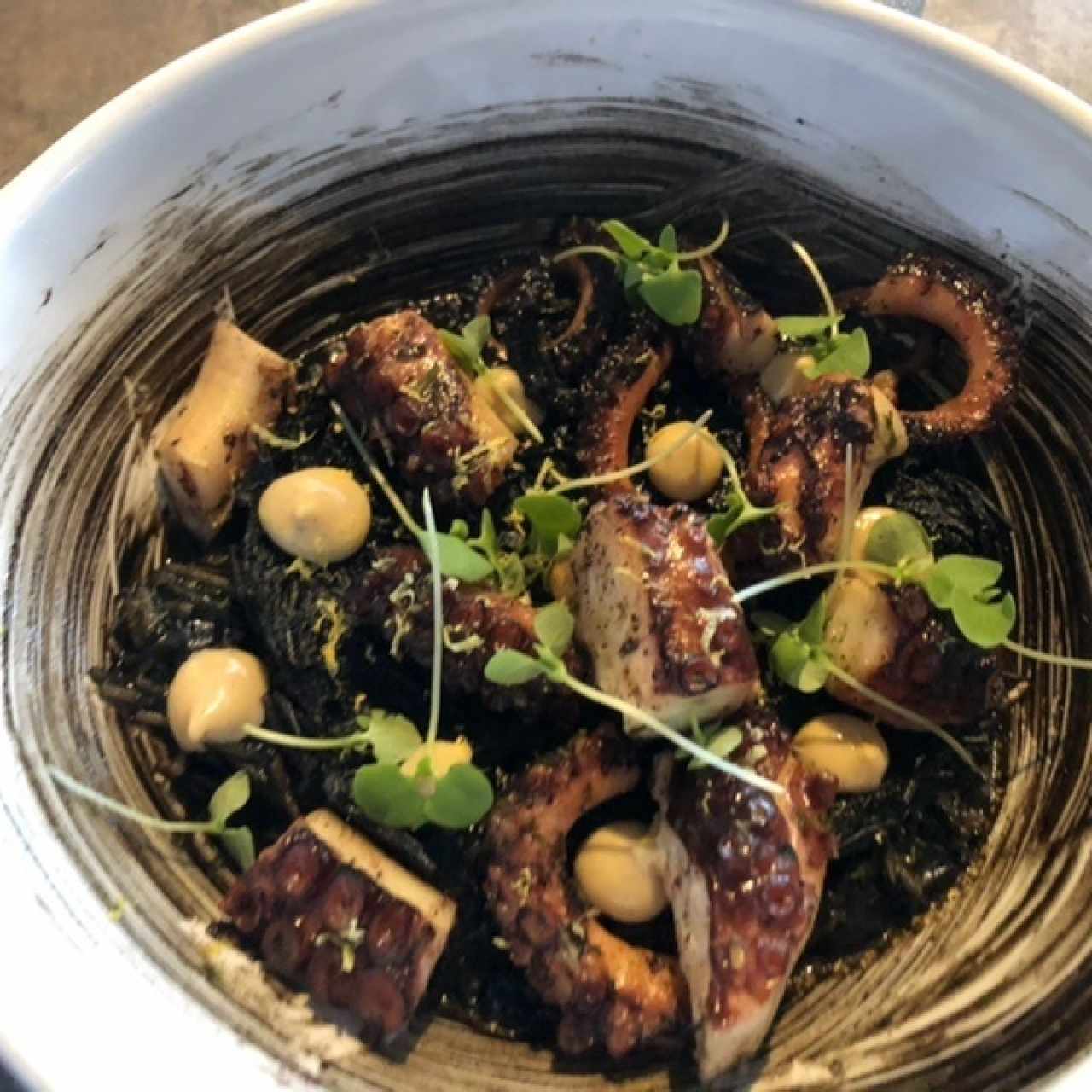 pulpo en salsa negra