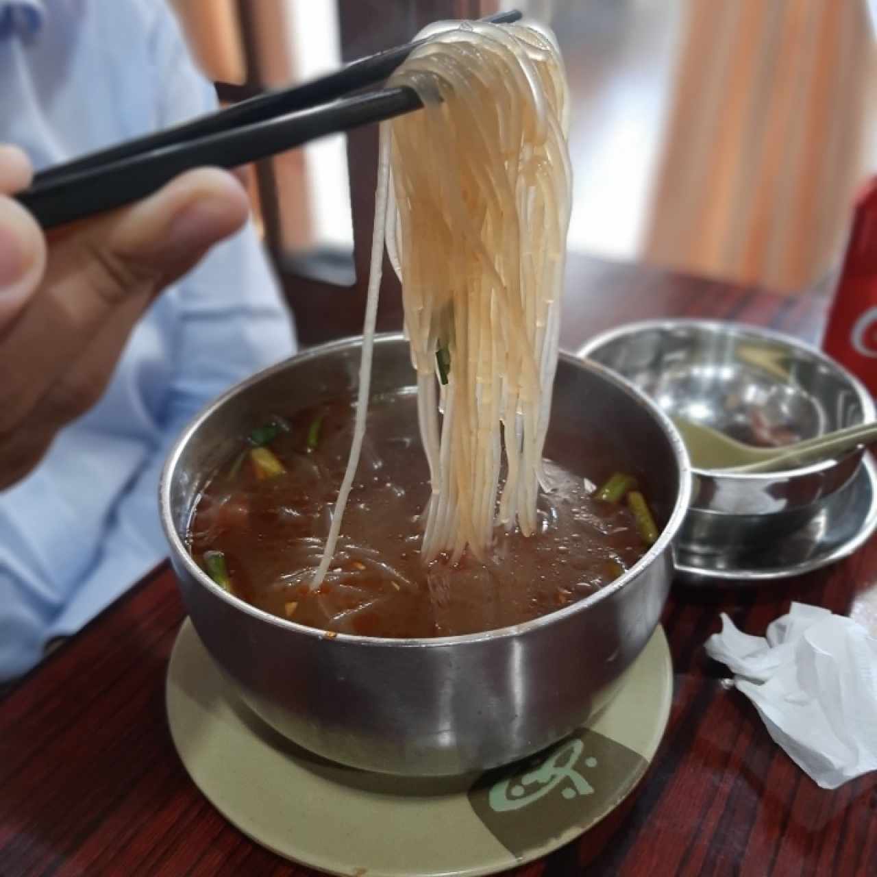 Sopa con fideo y cerdo