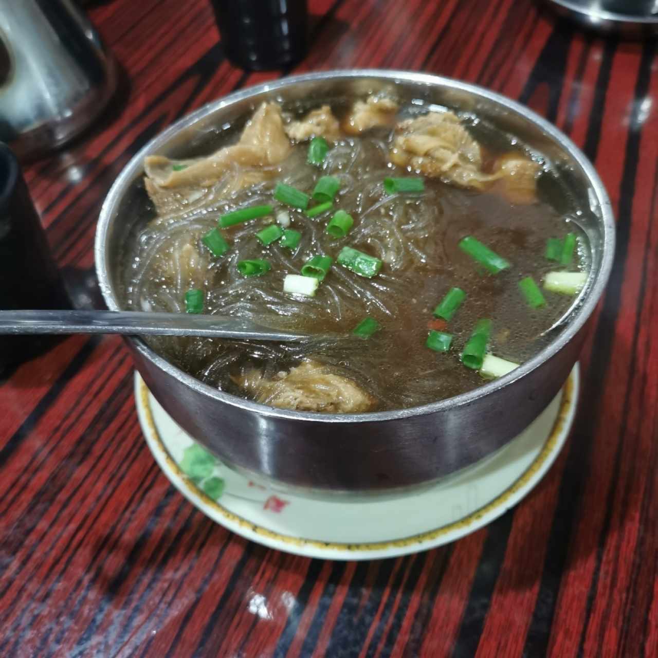 sopa de fideos con falda 