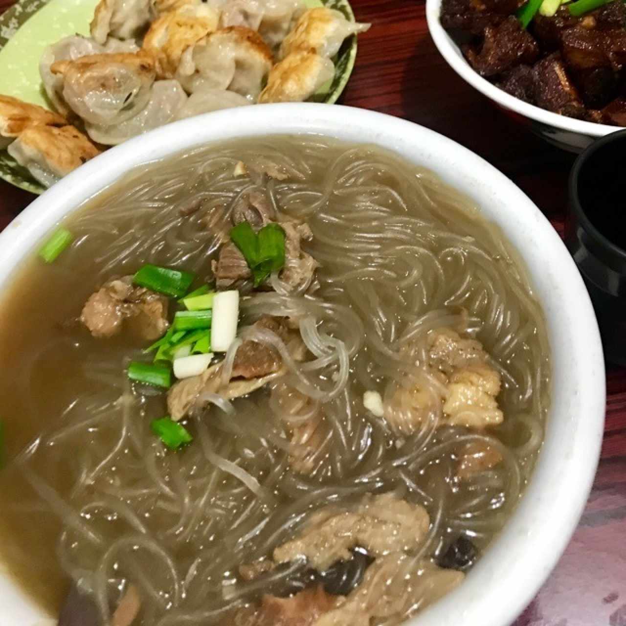 sopa de fideo con falda