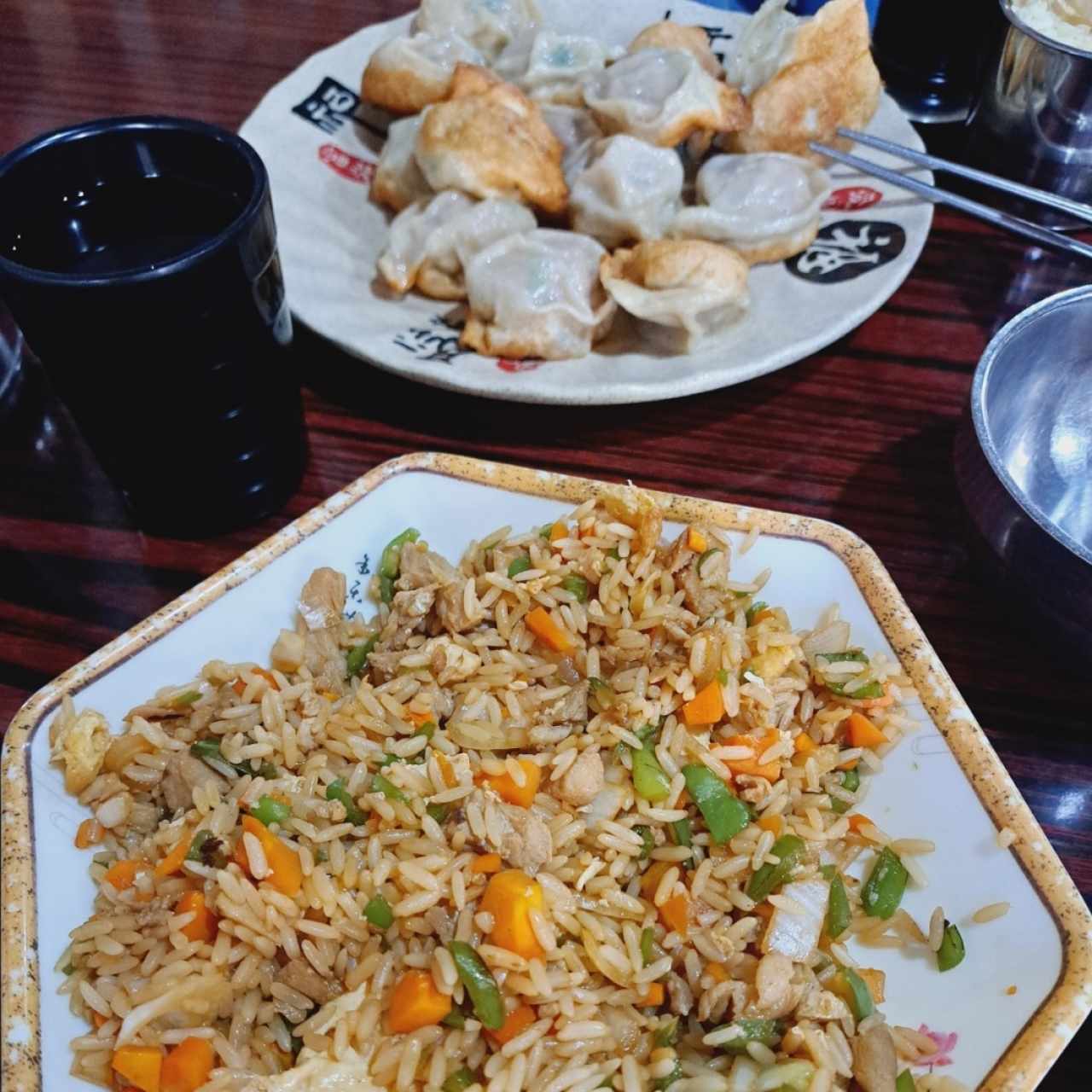 arroz con puerco y dumplings de puerco