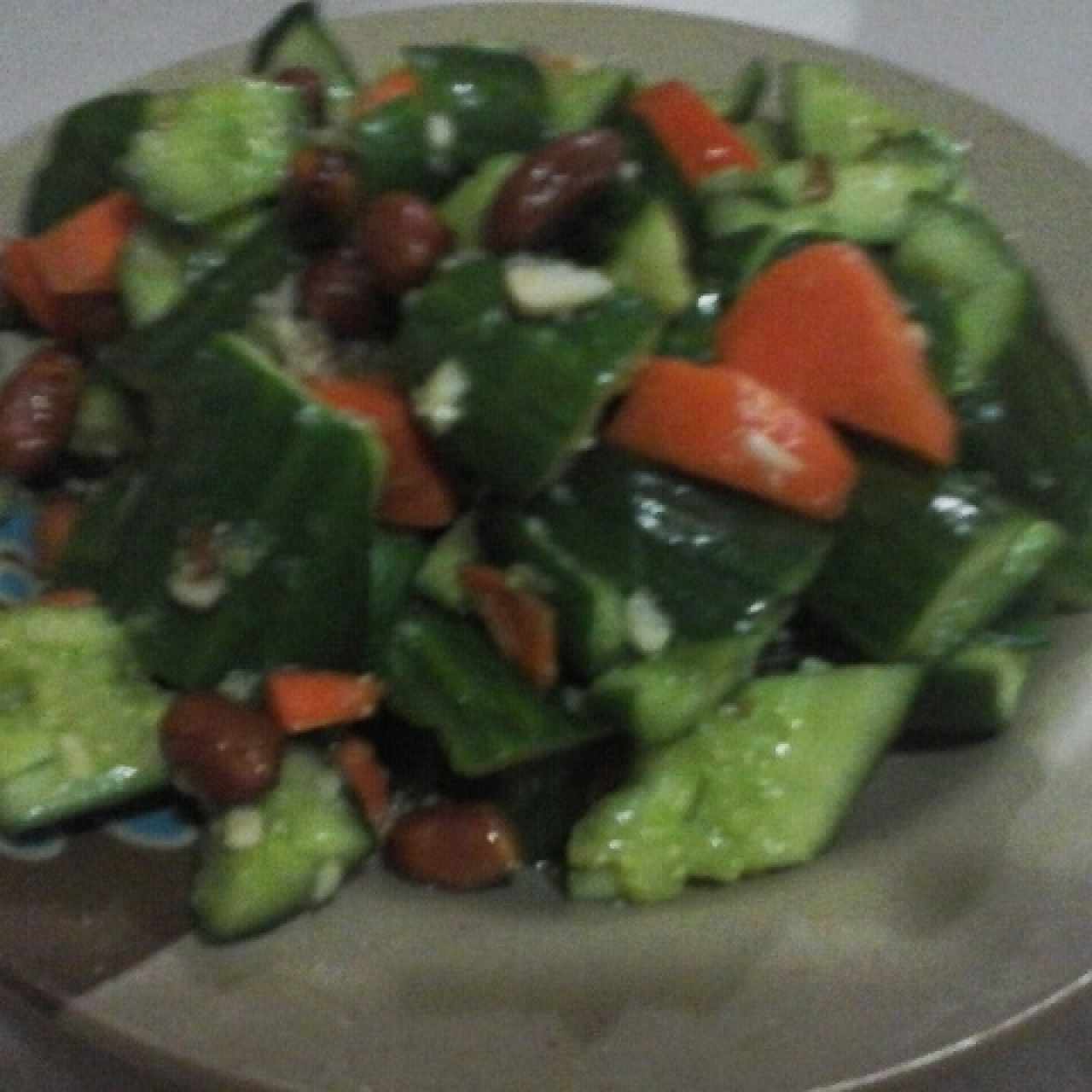 ensalada de pepino con mani