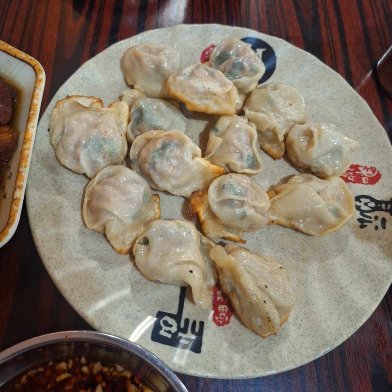 dumplings de cerdo y culantro