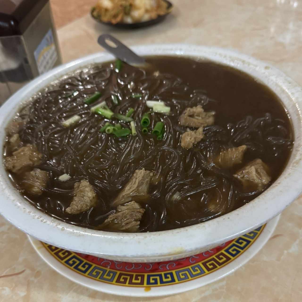 Fideo de harina con carne falda