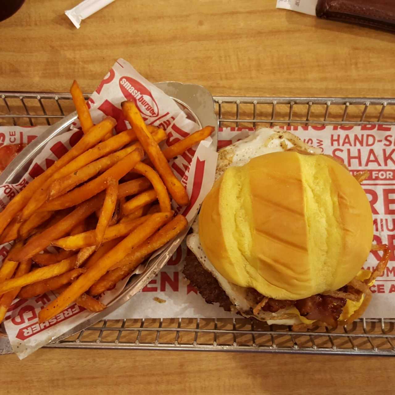 Panamá burger + papas dulces 