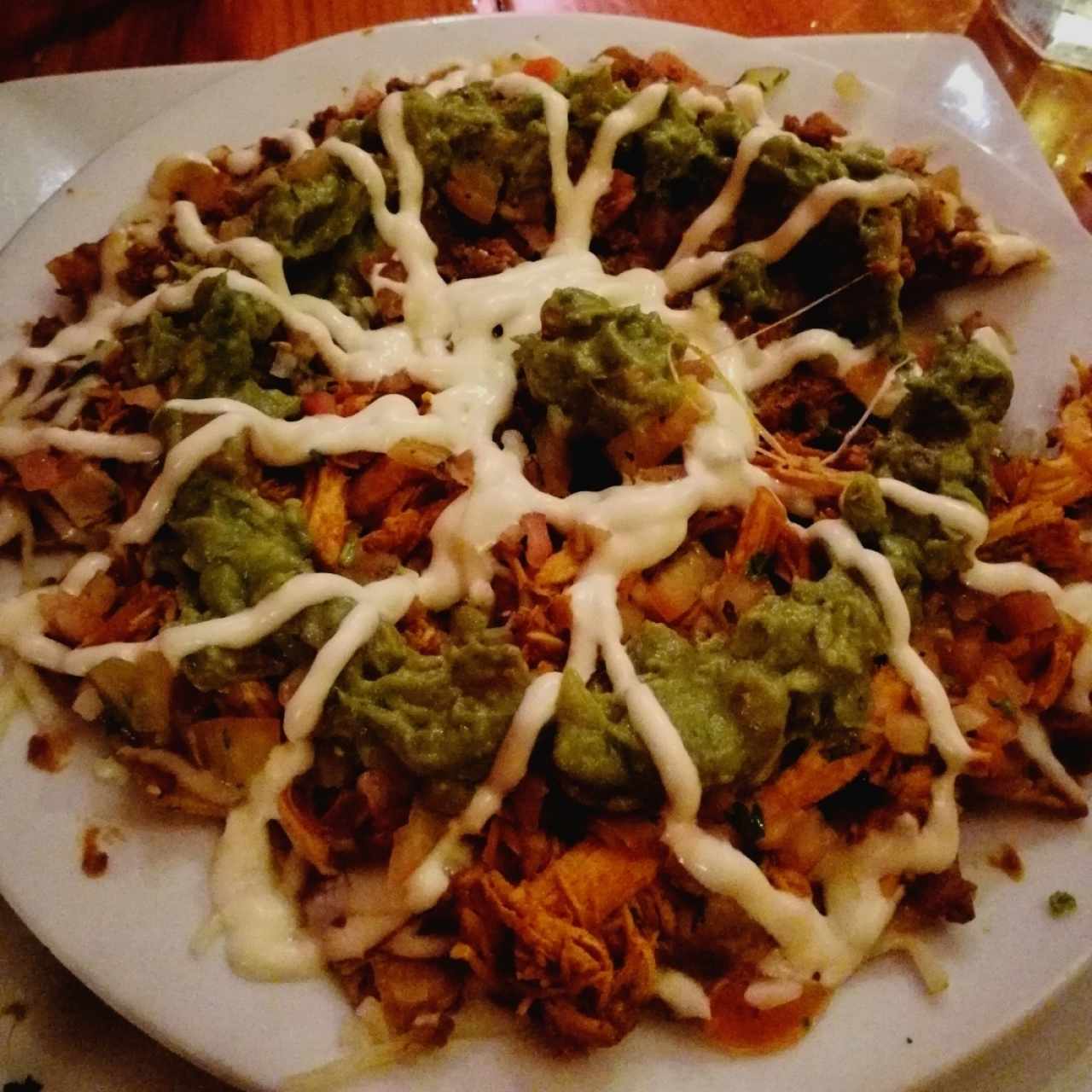 nachos de pollo desmechado y carne molida