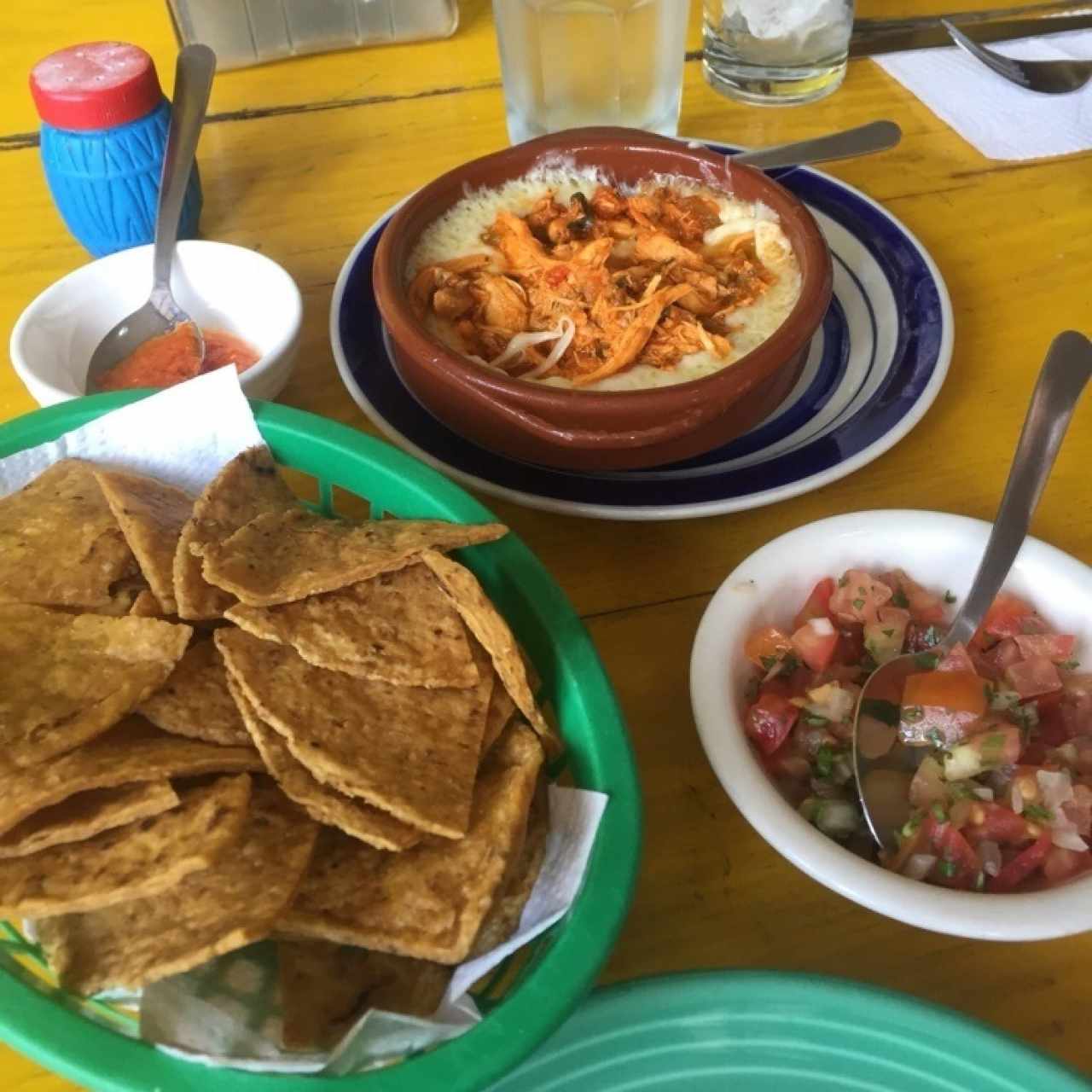 Queso fundido con pollo