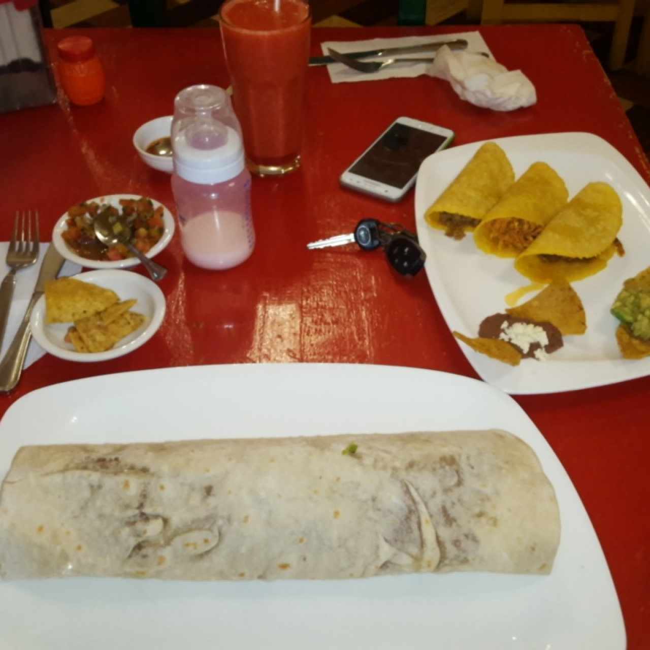 Burrito especial charro y tavos mixto y el biberon de la bebe