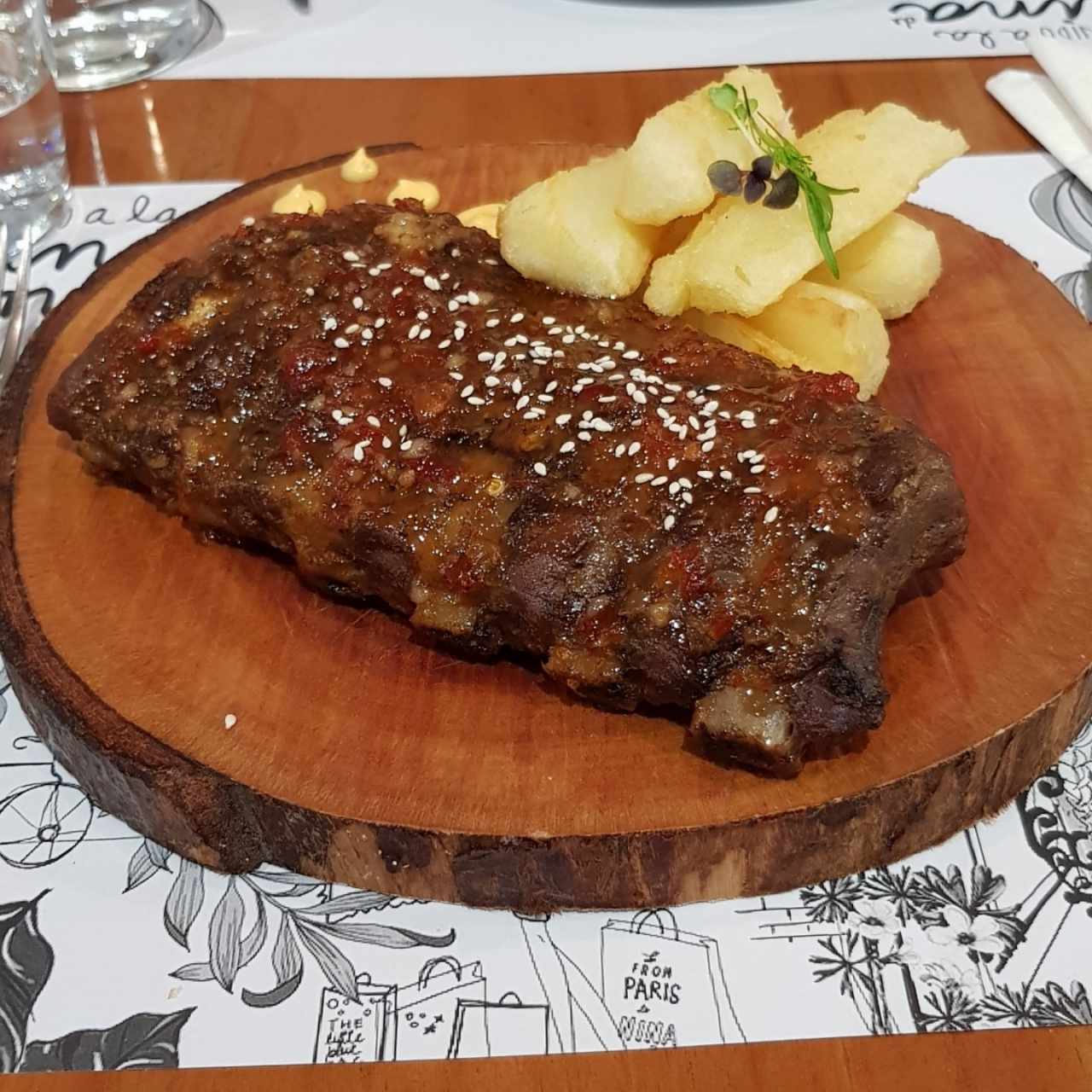 Especial del día: Costillas de cerdo asadas con yuca