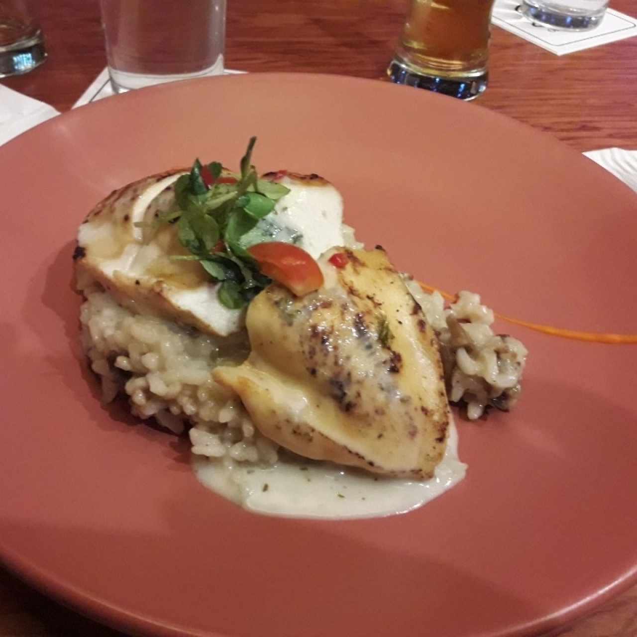 Risotto con hongos y Pechuga rellena de espinaca