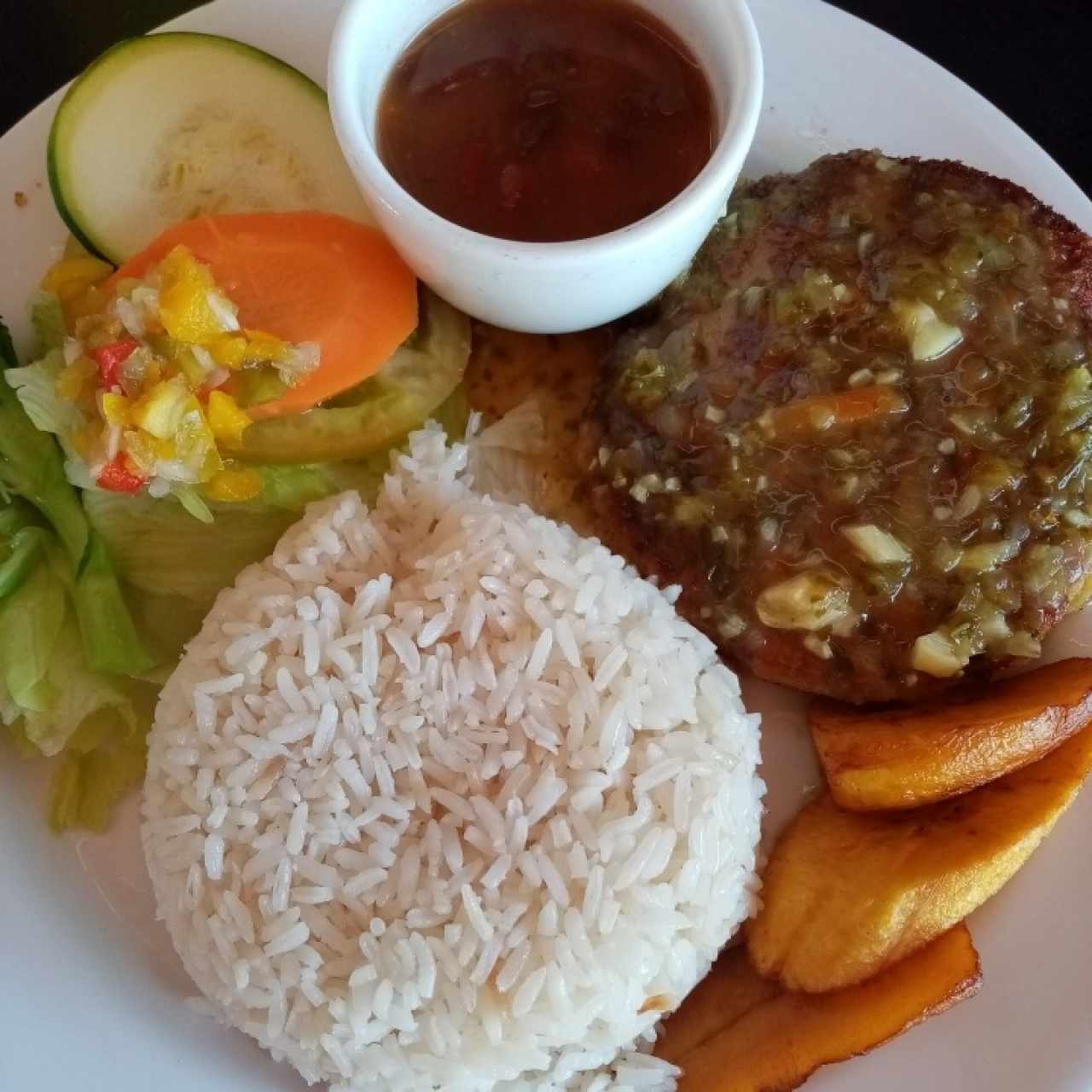 croquetas de pescado con salsa de limón 