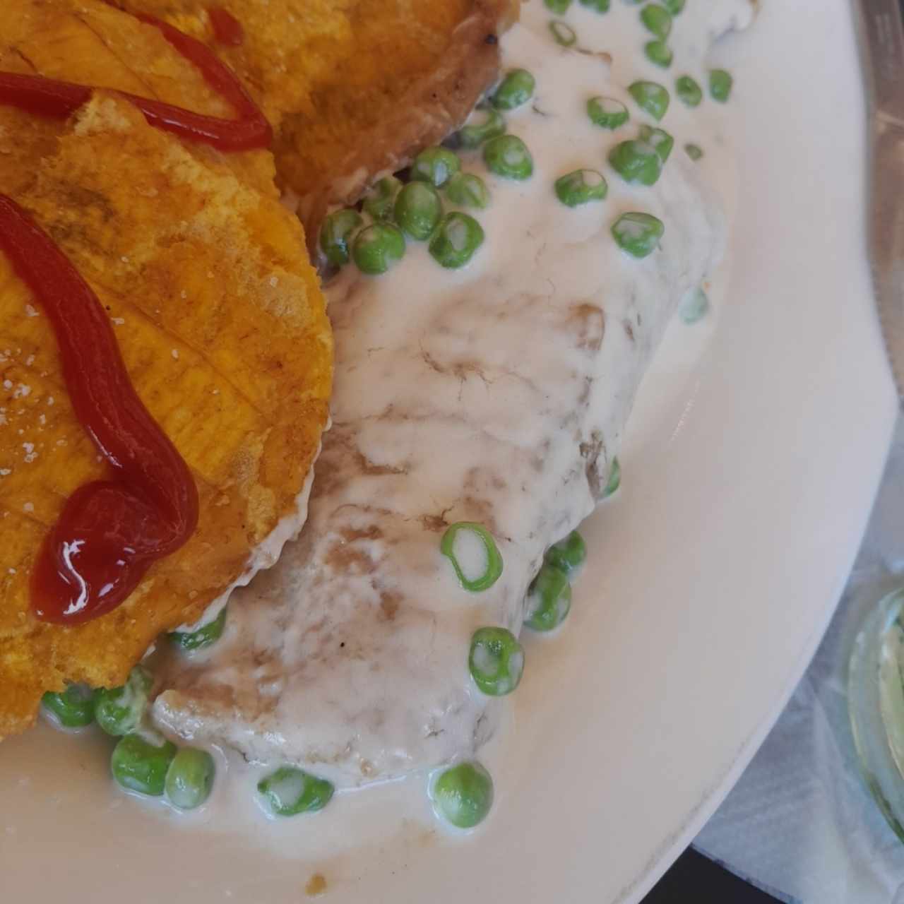 Filete de pescado en salsa de coco picante