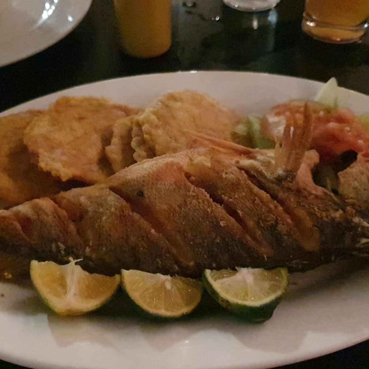 corvina frita con patacones