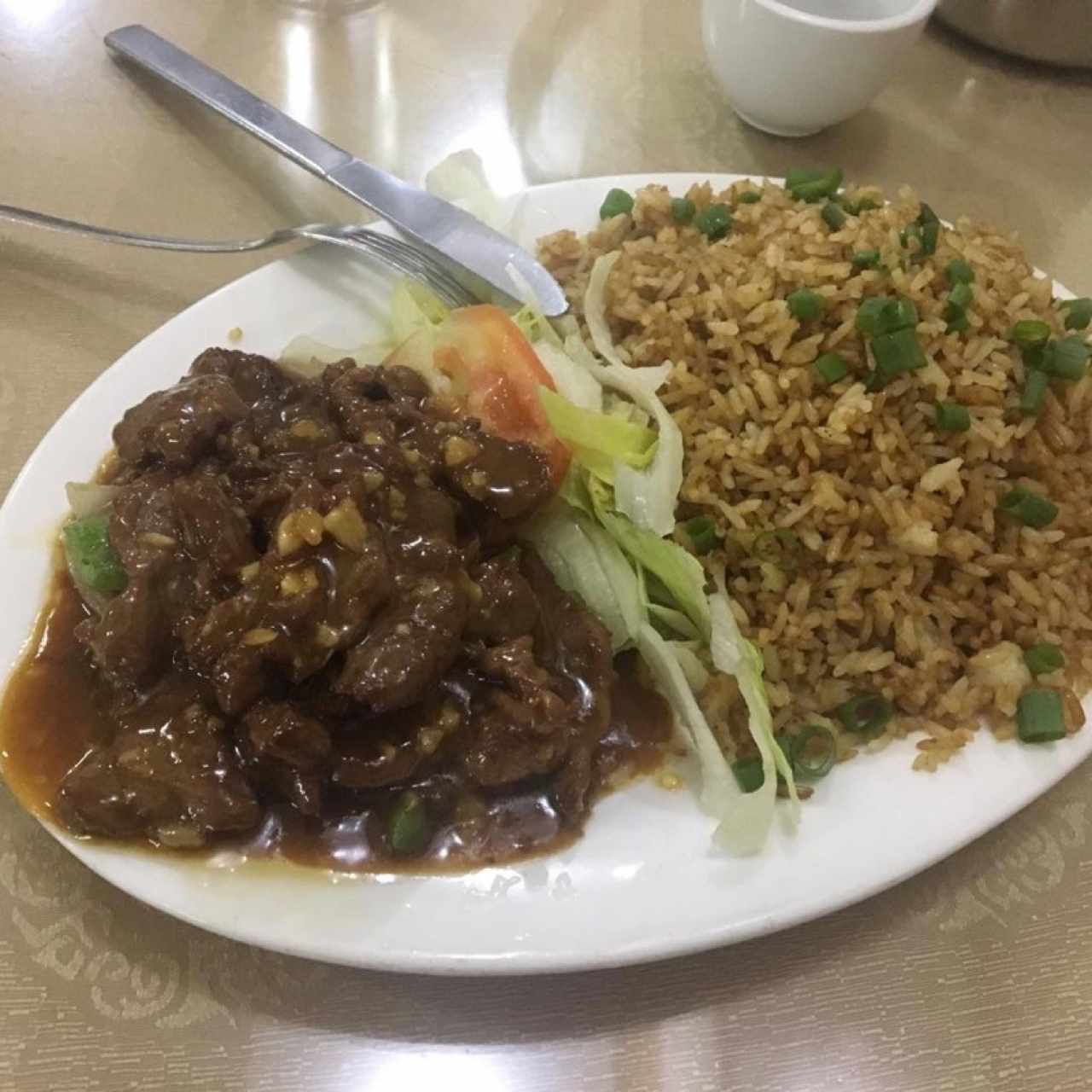 bistec picado con arroz frito