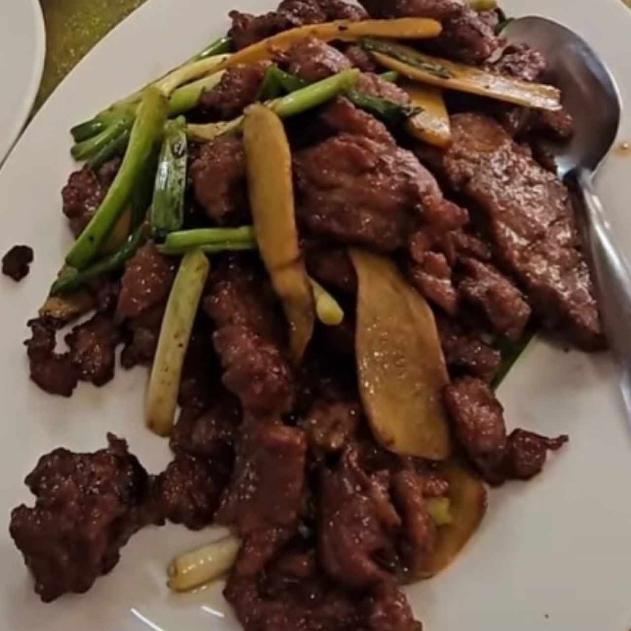 Filete de carne con Jengibre y Cebollina