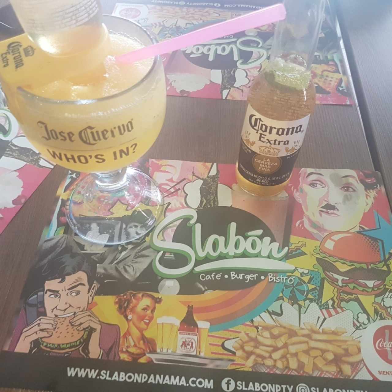 Margarita Coronada de Mango con una Fria Corona