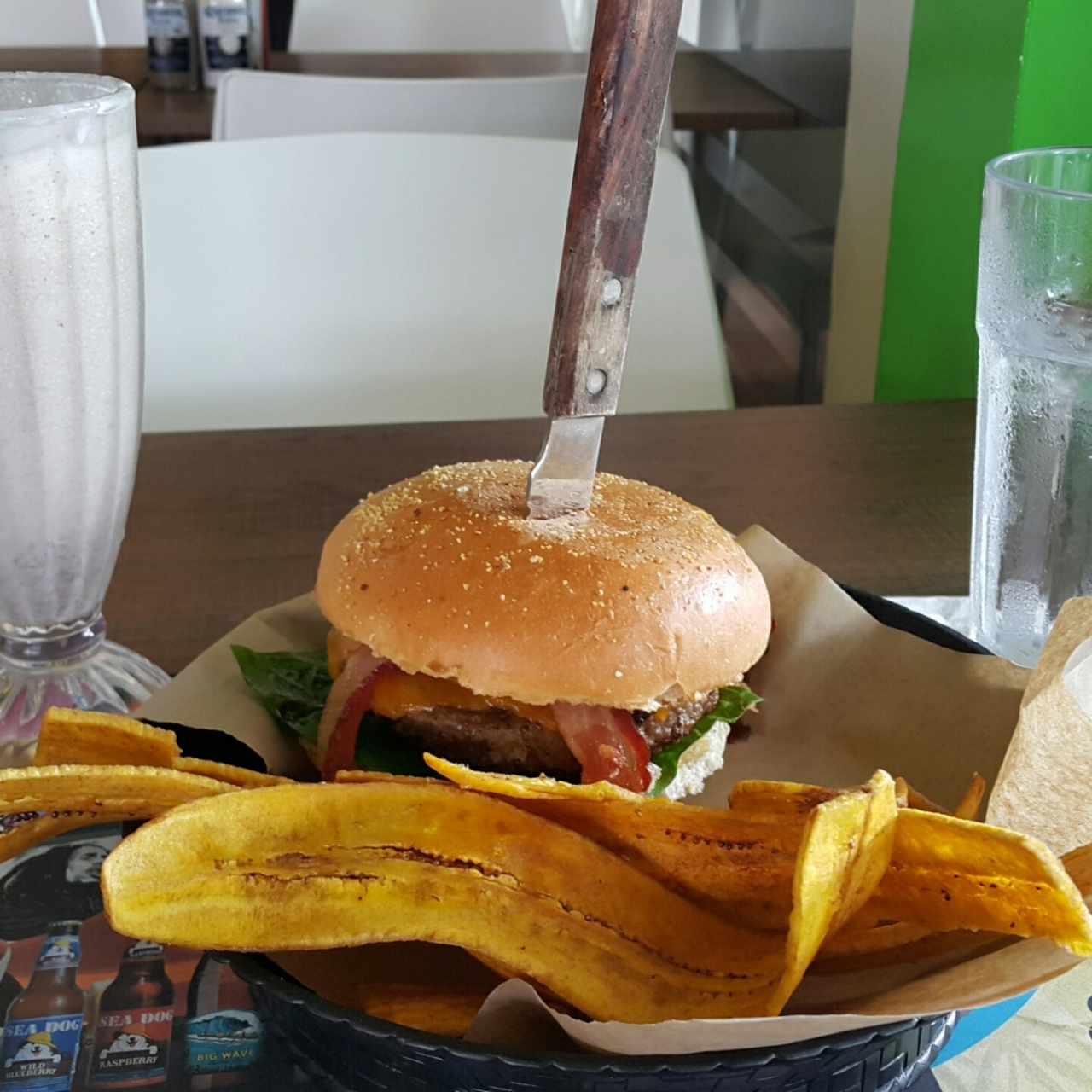 Hamburguesa 4 CHEESE & BACON BURGER y Milkshake de Brownie