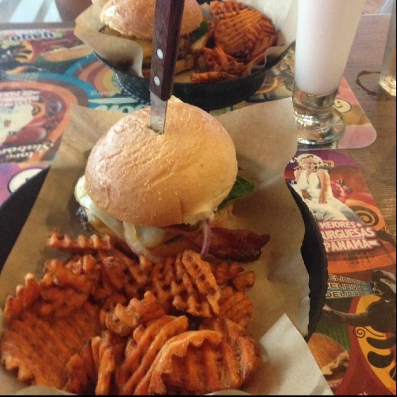 American Burger y Limonada de coco