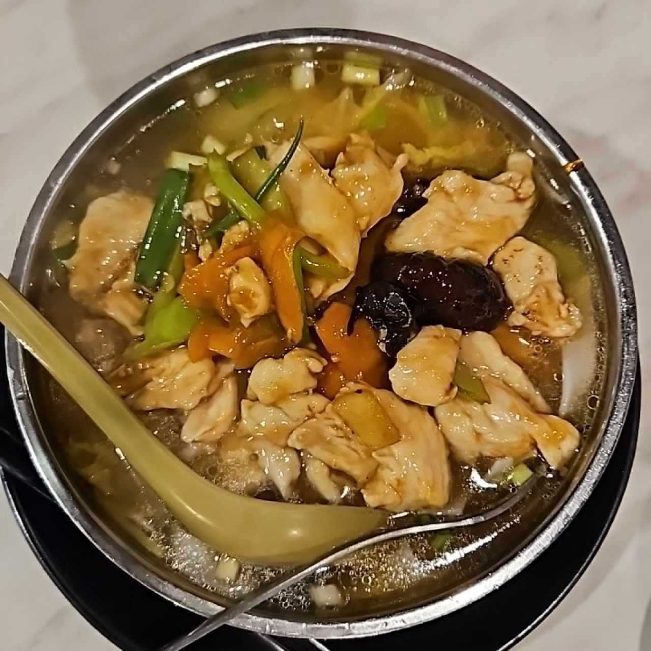 Pollo con Hongo