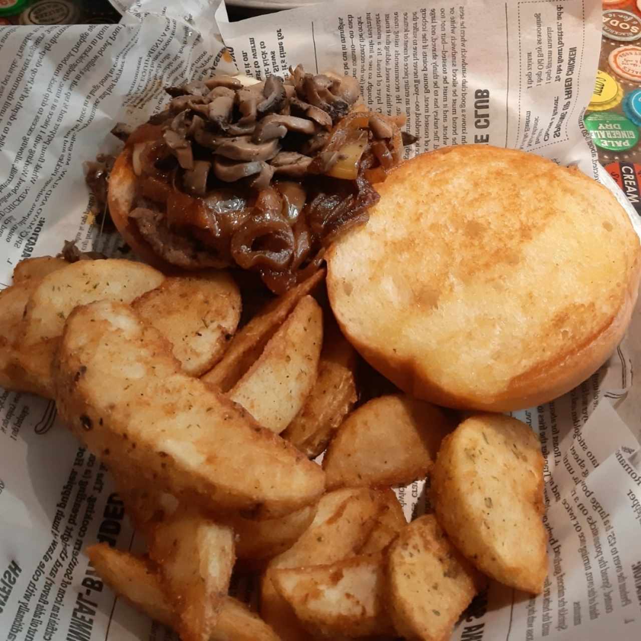 Hamburguesa especial con cebolla y champiñones salteados 