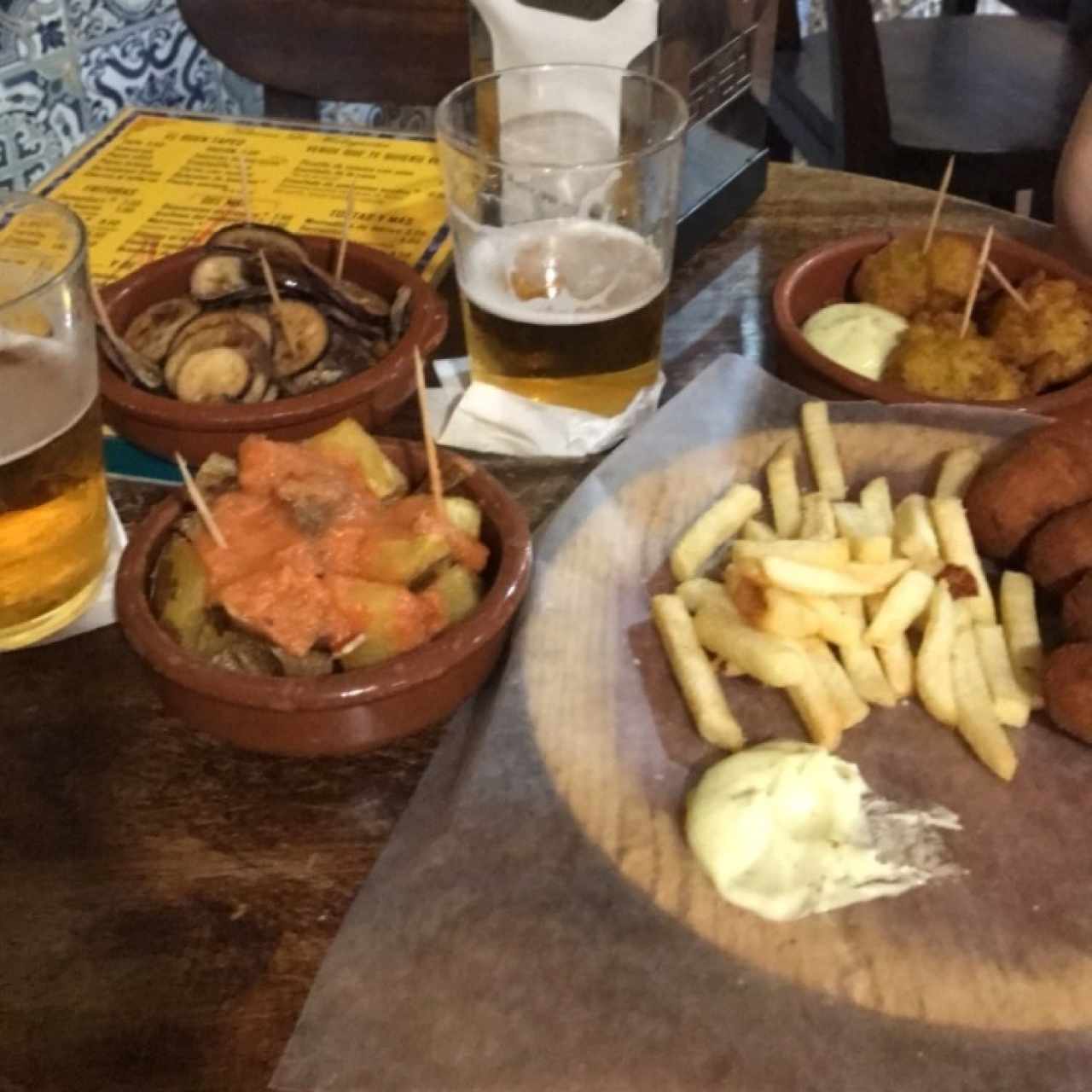 Berenjenas, Papas Bravas, Croquetas de Puchero y Buñuelos de Bacalao