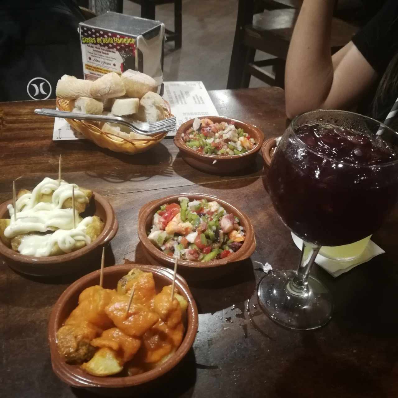 Tapas + tinto de verano 