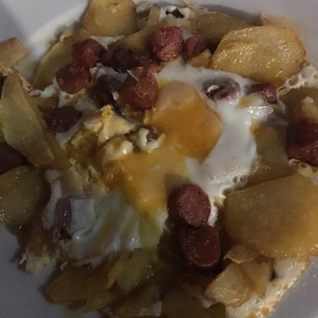 papas huevo y chorizo español 