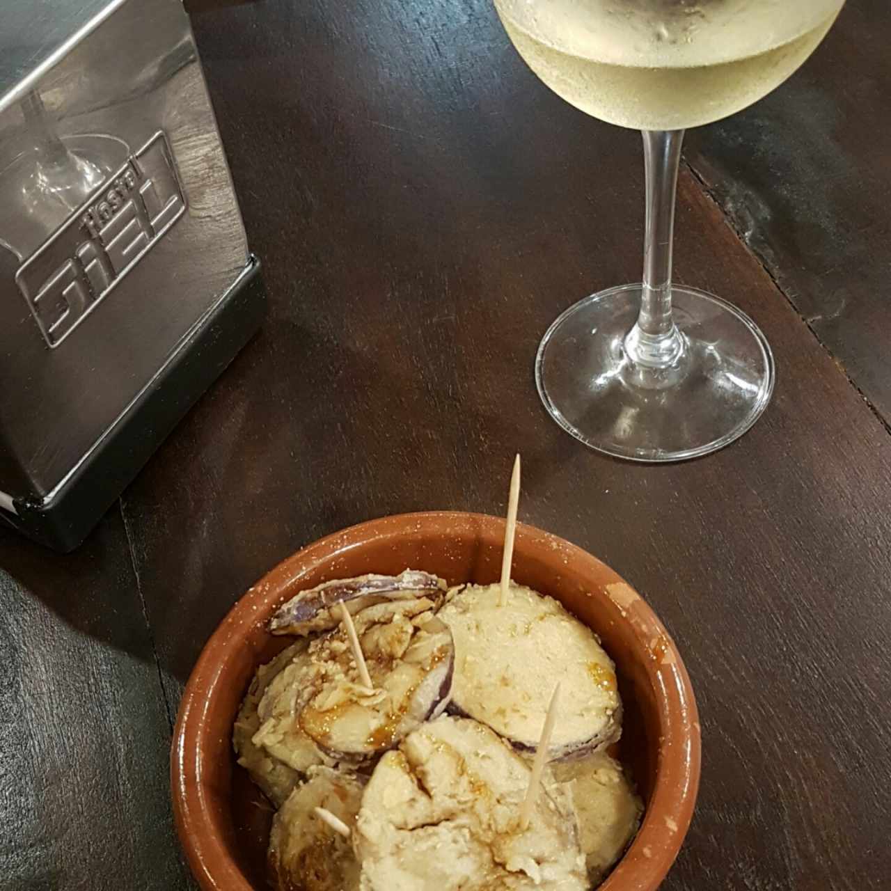 tapas y vino