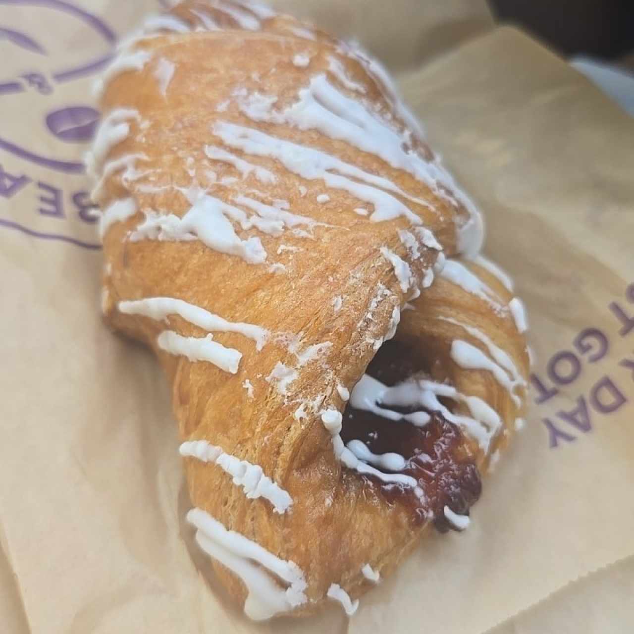 Croissant de Queso Crema y Guayaba