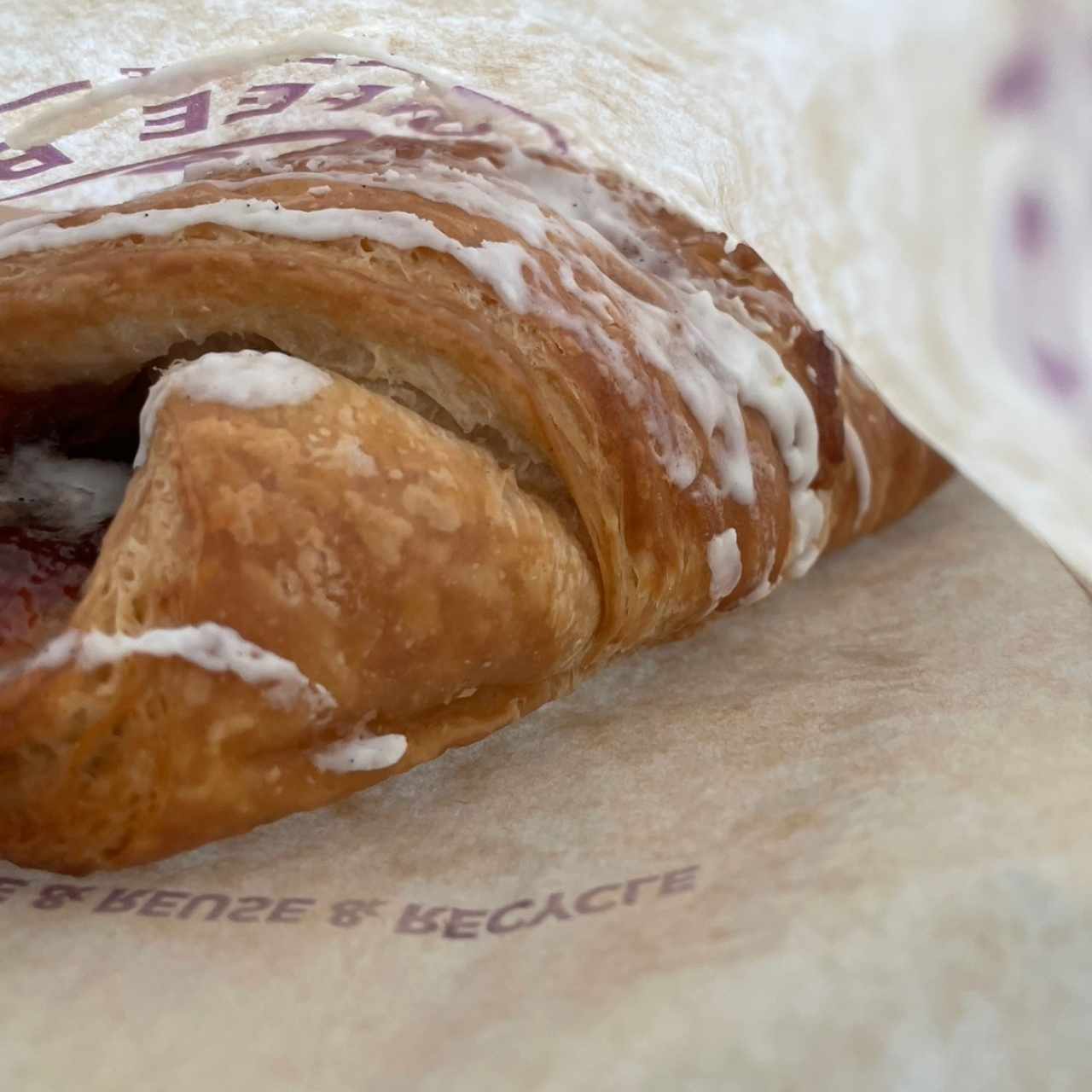 Croissant de Queso Crema y Guayaba