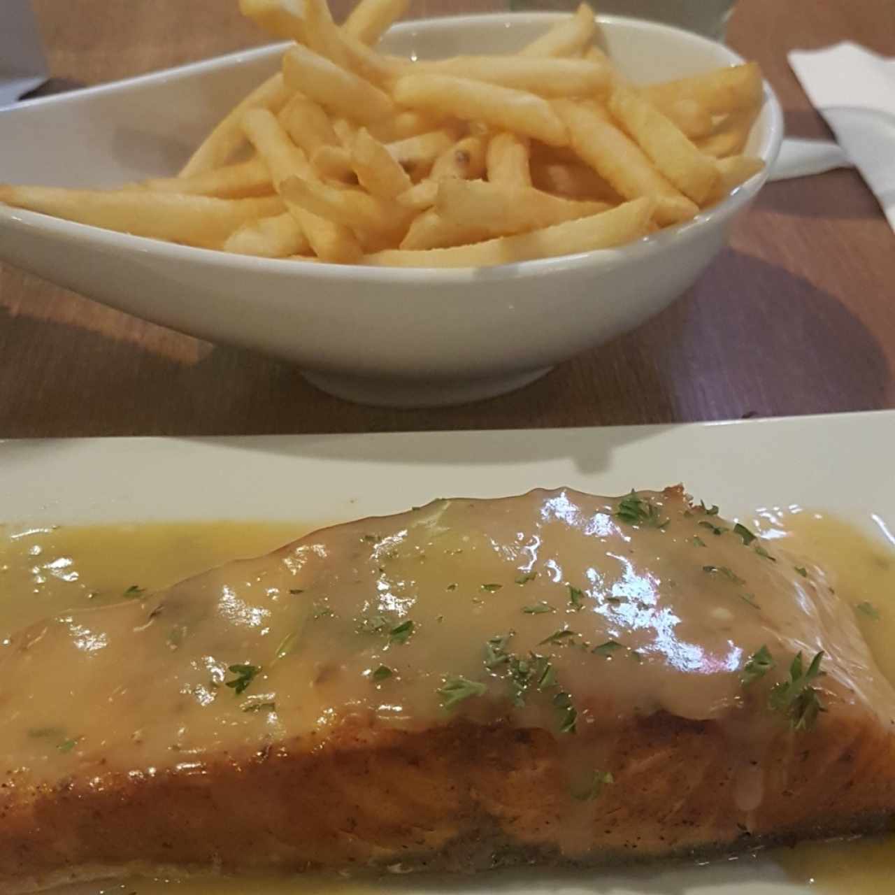 Salmón en crema de naranja