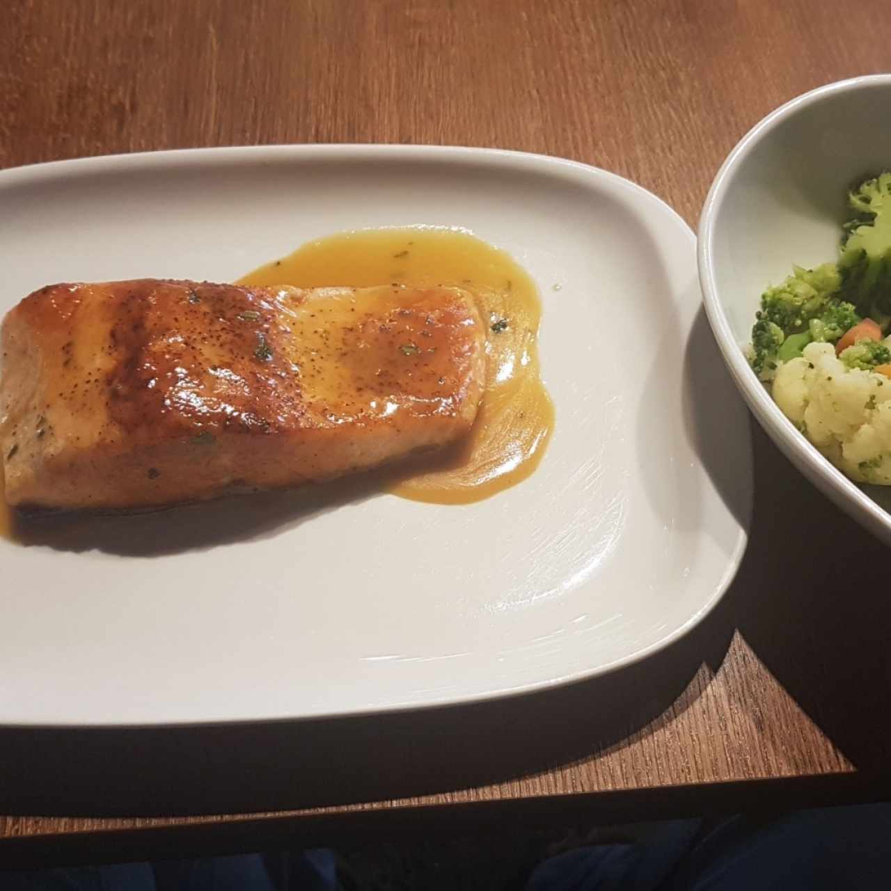 Salmón con vegetales  